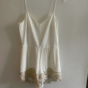 COPY - Beautiful white romper with gold lace and cover